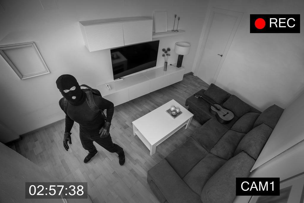 10 Signes que Votre Maison est Surveillée par des Cambrioleurs